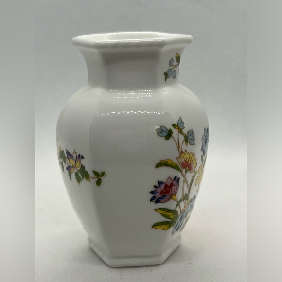 Ainsley Mini Vase Made in England - Picture 4 of 8